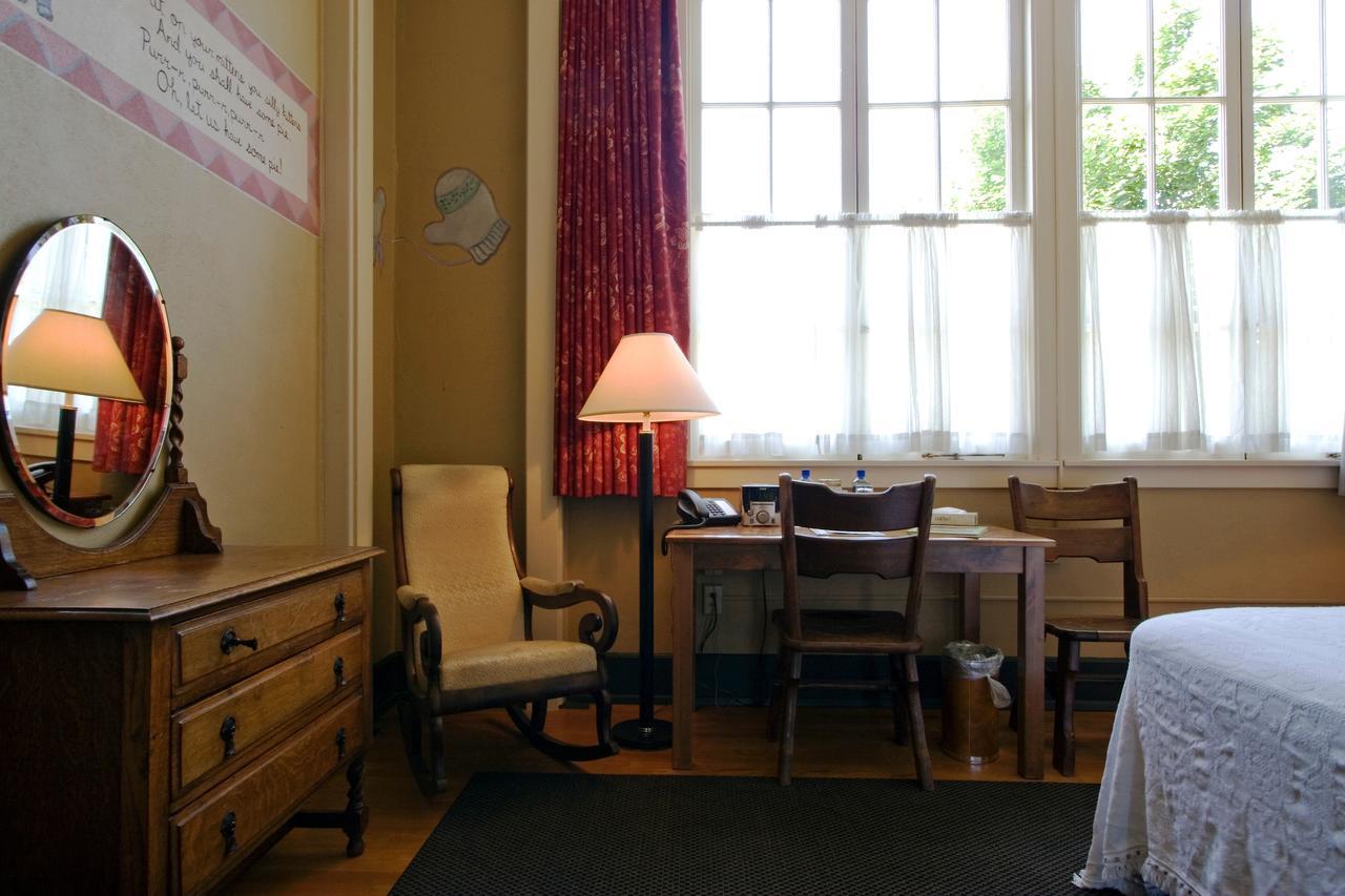 Hotel Mcmenamins Kennedy School